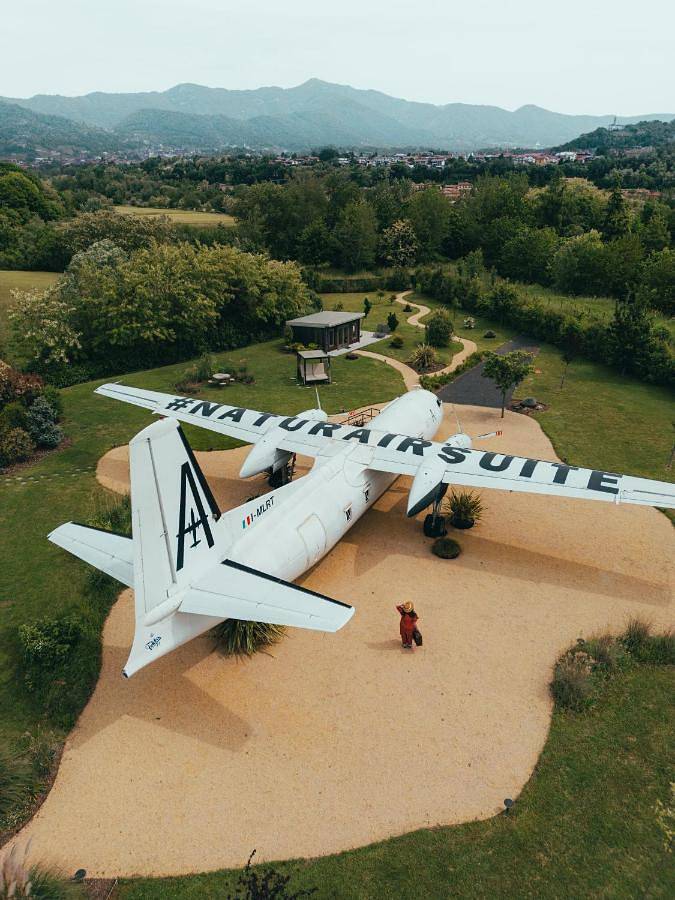 Tente pour 4 personnes, avec Jacuzzi et Terrasse ainsi que Jardin et Piscine à Bergame