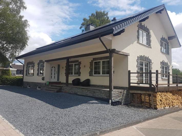 Ferienwohnung für 6 Personen, mit Balkon und Terrasse sowie Garten und Pool