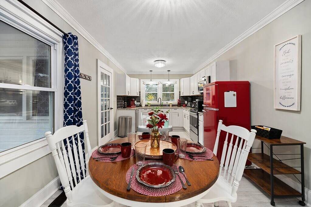 \"Maple Cottage\" - Spacious 4Br Family Home in Safe Neighborhood in Gastonia in Gastonia, Gaston County