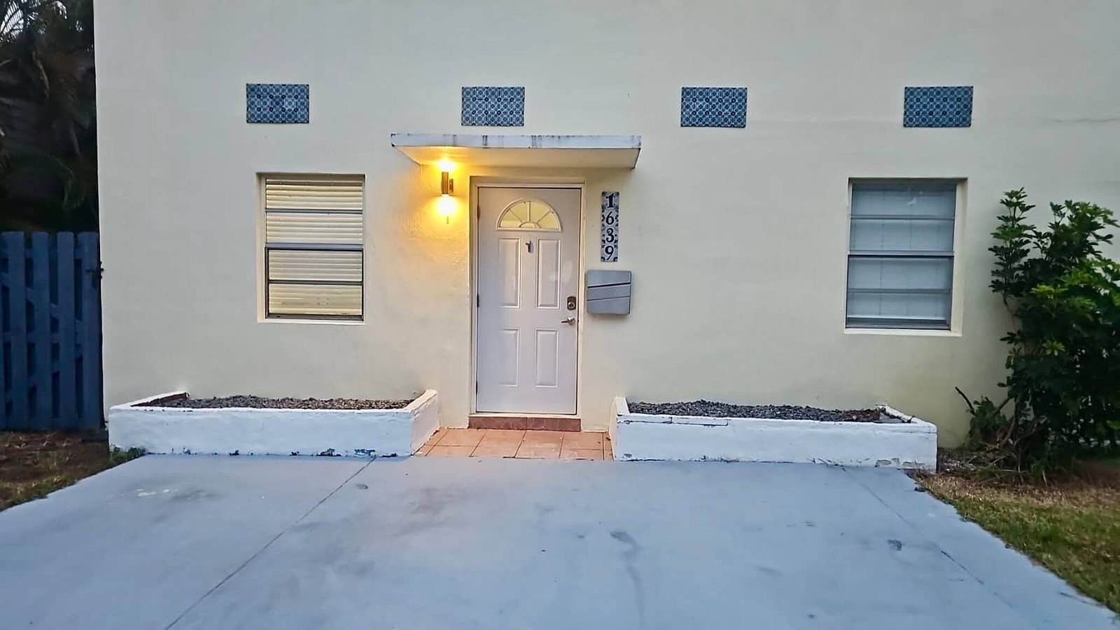 El refugio blanco de Olivia in Hollywood (Florida), Broward County
