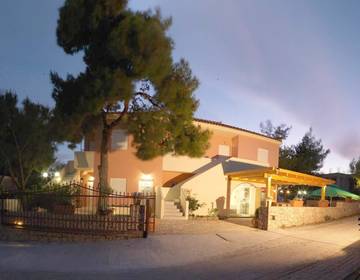 Location de vacances pour 2 personnes, avec jardin et vue, animaux acceptés à Porto Heli