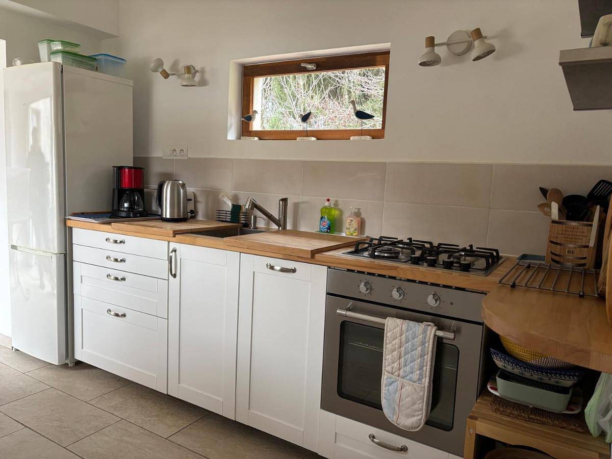 Lodge with private pool surrounded by vineyards in Azille, Région de Carcassonne