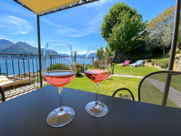 Ferienwohnung für 3 Personen, mit Balkon und Terrasse sowie Garten und Seeblick in Comune di San Siro - 2