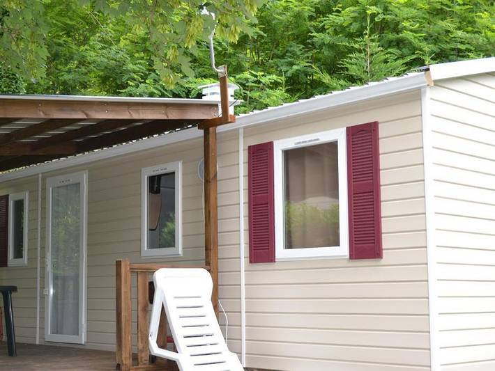 Camping Le Barutel - Mobilheim 6 personen - Mobilheim 3 Zimmer + überdachte Terrasse in Meyras, Parc naturel régional des Monts d'Ardèche