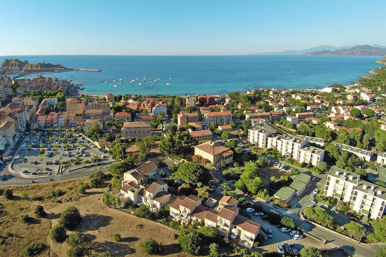 Monolocale intero, Fuga romantica a L'Île-Rousse in Isola Rossa (Francia), Calvi e dintorni