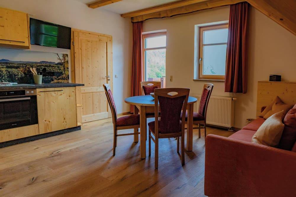 Ganze Wohnung, Ferienwohnung mit Balkon - einzigartiger Ausblick auf die Felsenwelt von Rathen in Rathen, Elbsandsteingebirge