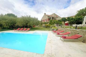 Cottage pour 10 personnes, avec jardin à Cesseras