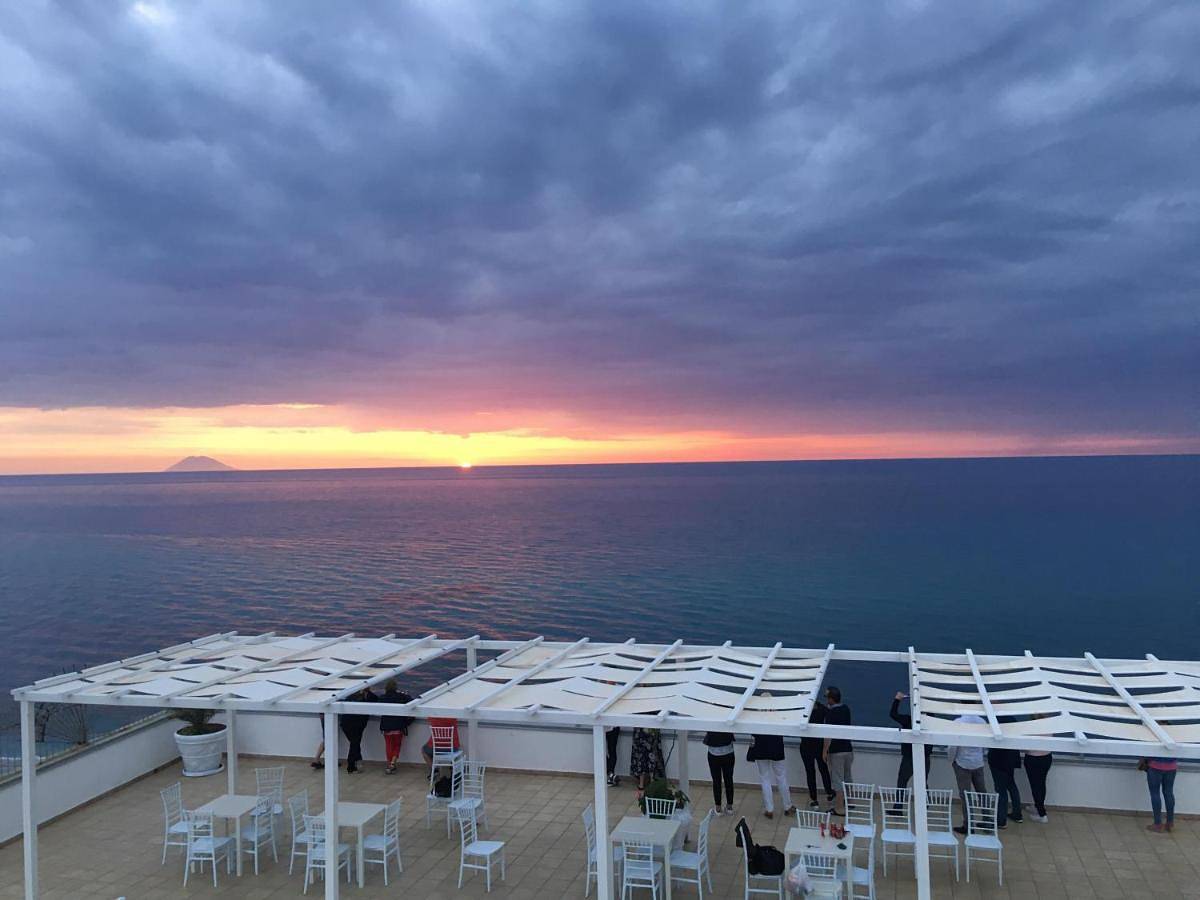 La Porta del Mare in Spiaggia del Convento, Tropea