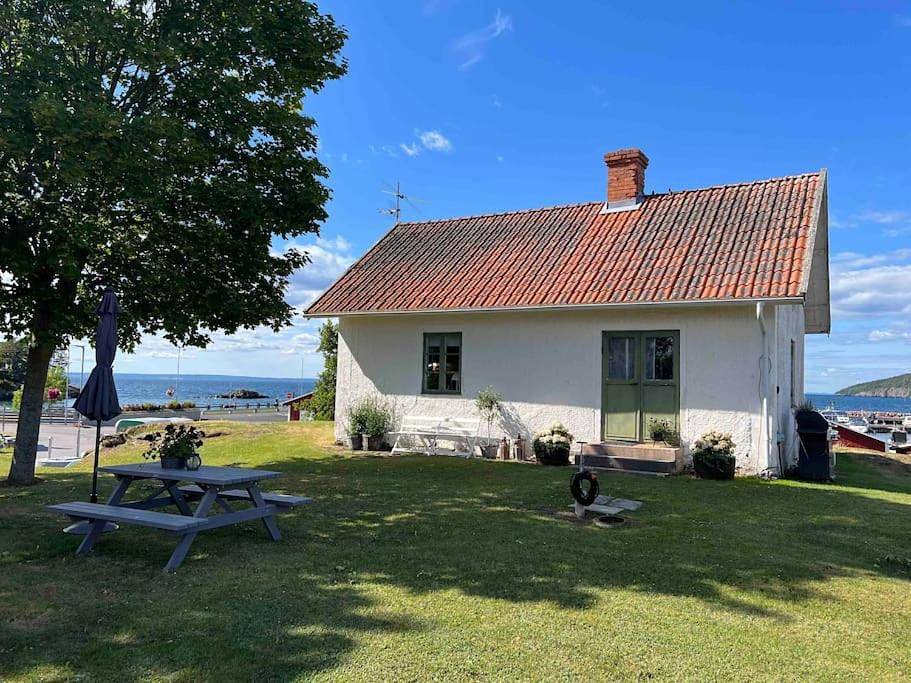 Hamnstuga i Hästholmens småbåtshamn in Ödeshög, Vättern