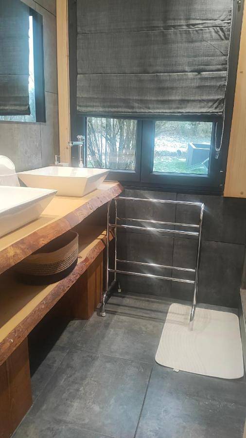 Location de vacances pour 8 personnes, avec jardin et vue à Lépin-le-Lac - 2