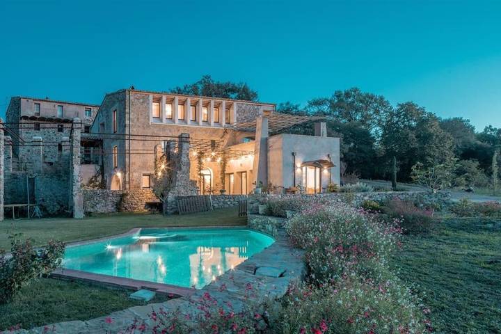 Casa rural para 15 personas, con Balcón y Terraza además de Jardín y Piscina en Besalú - 2