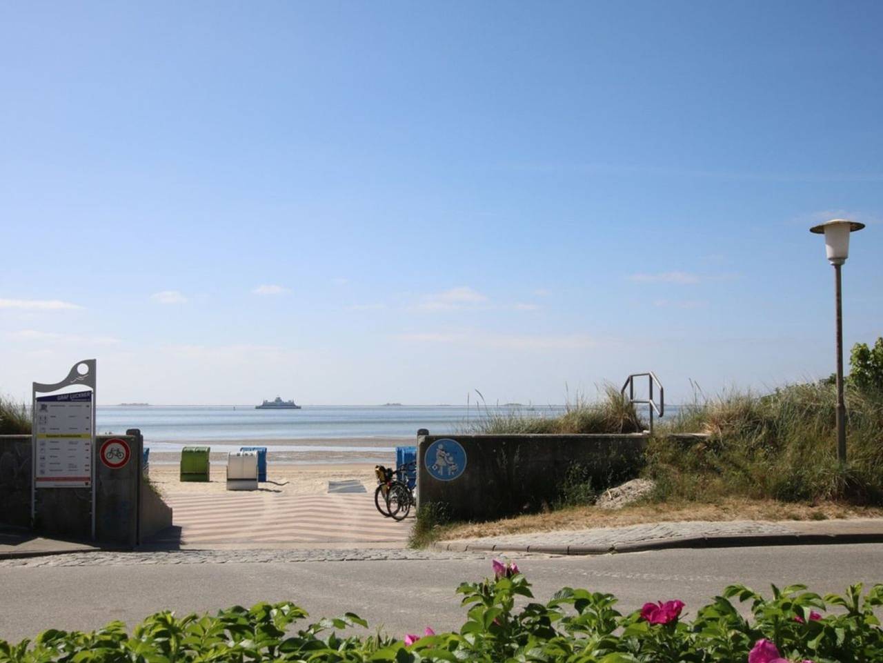 Ganze Ferienwohnung, Stockmannsweg 11b, Whg. 1 - Ferienwhg. mit 4 Zimmern, auf ca. 118m² im Eg mit Blick auf Meer und Strand. in Wyk auf Föhr (Stadt), Wyk auf Föhr