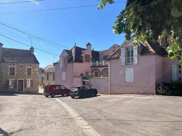 Gîte pour 2 personnes, avec Balcon et Terrasse ainsi que Jardin et Vue à Saint-Rémy (Côte-d'Or)