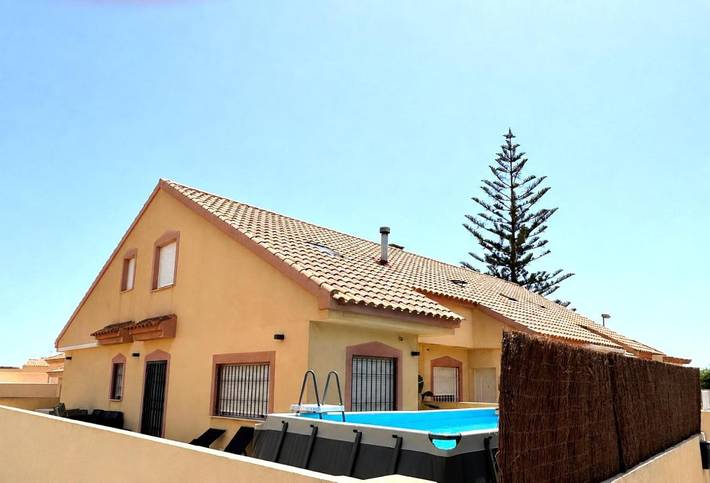 Location de vacances pour 6 personnes, avec vue ainsi que balcon et piscine, adapté aux familles à Isla Plana - 3