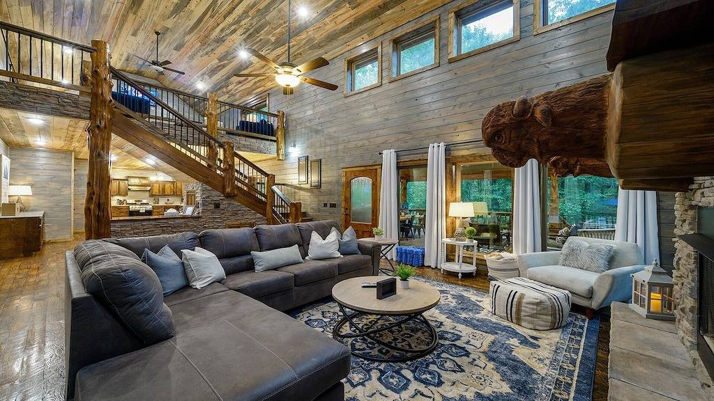 Blue Pine Divine - 1+ Bedrooms, 2 Baths, Sleeps 6, pet friendly, Hot Tub in Broken Bow, Broken Bow Lake