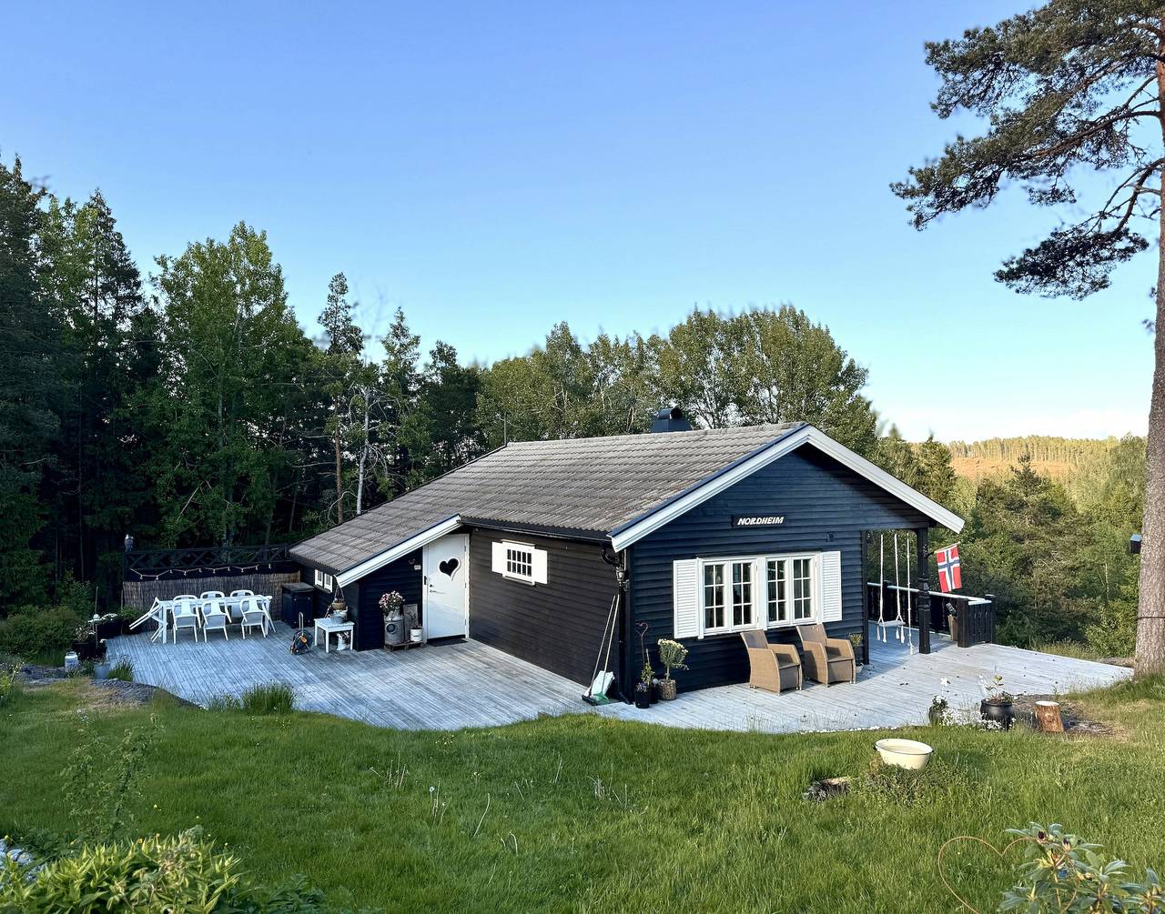 Hütte mit Anbau und Blick auf den Øymarksjøen in Marker