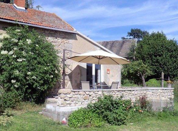 Gîte pour 3 personnes, avec terrasse et jardin