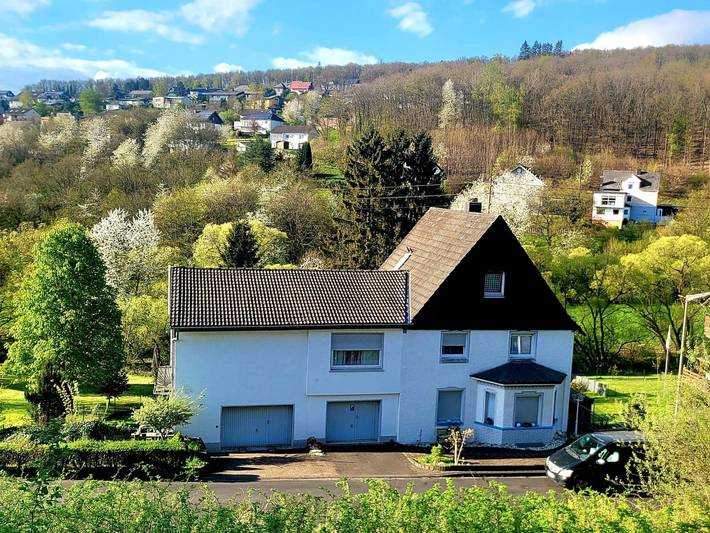 Ferienwohnung für 4 Personen, mit Balkon und Garten in Scheuerfeld