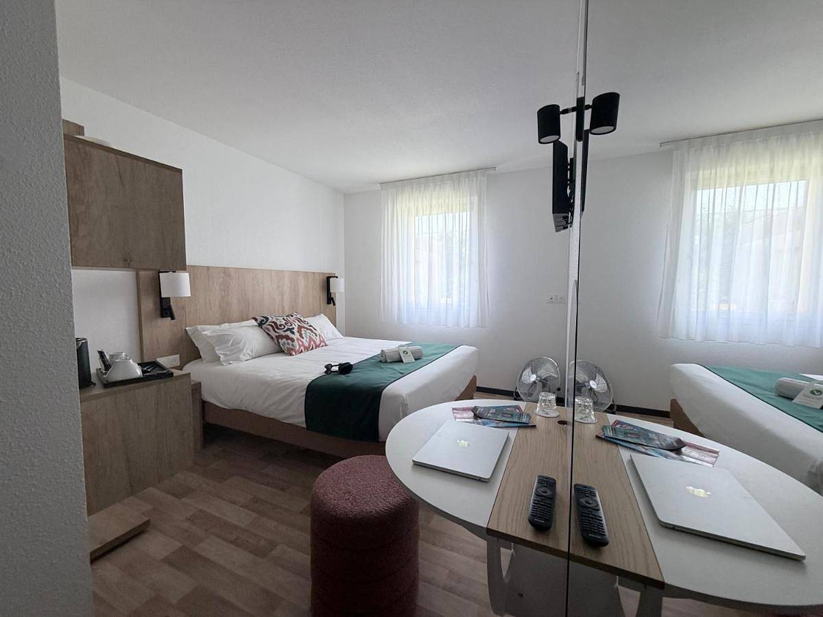 Hotel Atena Bordeaux Sud Est - Vélo Friendly in Créon (Gironde), Région de Bordeaux