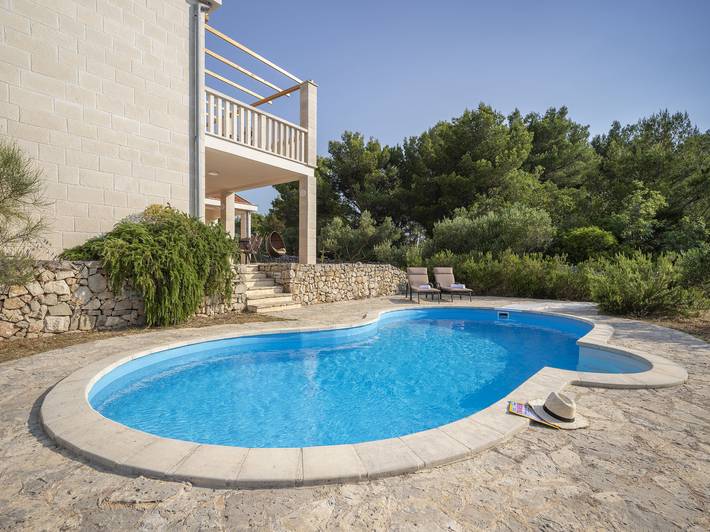Villa pour 10 personnes, avec balcon/terrasse ainsi que terrasse et piscine dans Hvar - 2