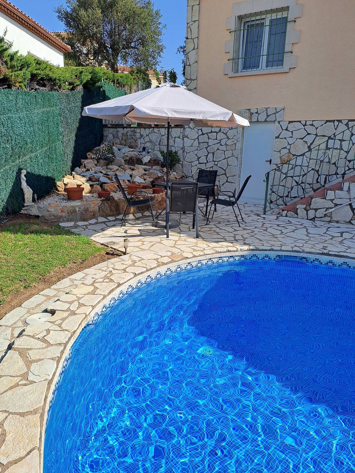 Villa 'Girasol' with Private Pool, Private Terrace and Wi-Fi in Mas Pere, Calonge