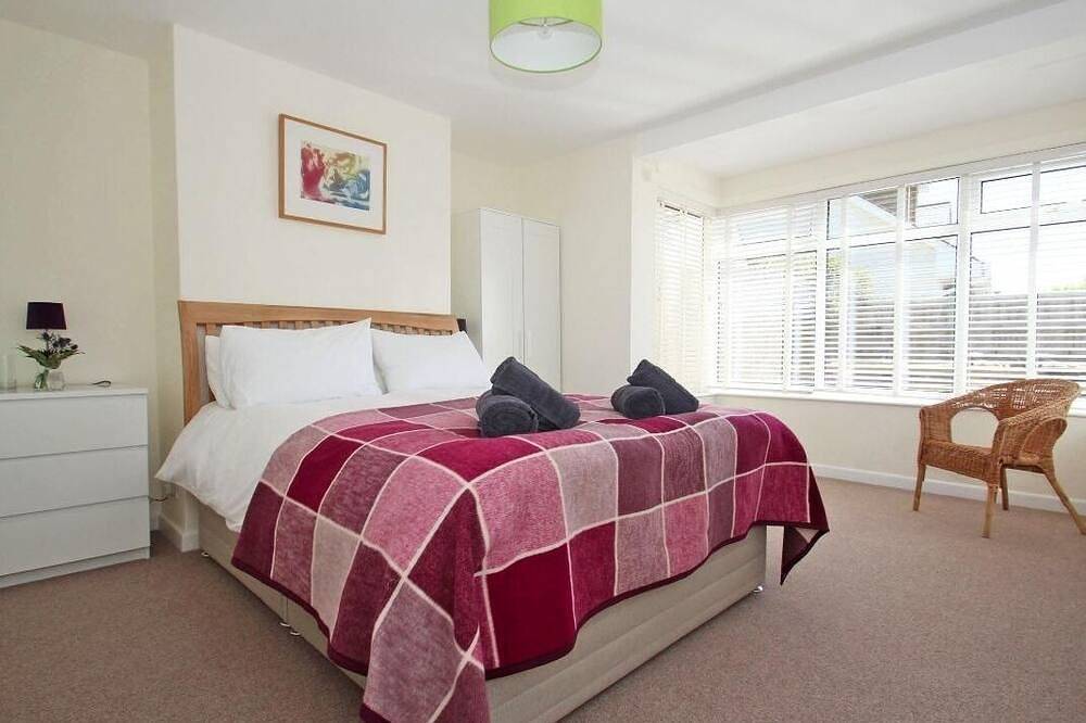 Seagrass, pet friendly, country holiday cottage in Newquay in Crantock, Cornwall