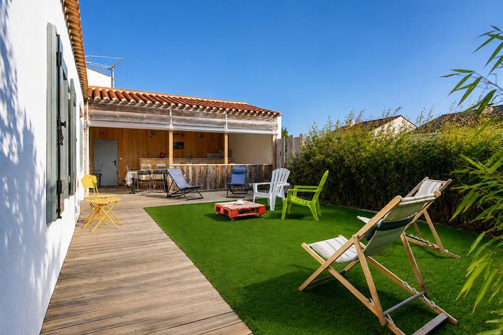 Location de vacances pour 12 personnes, avec jardin ainsi que vue et terrasse à La Guérinière - 2
