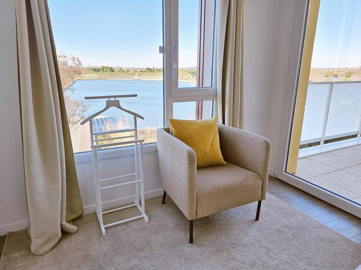 Appartement entier, Lakeside Provence - Appartement 4 étoiles face au lac de Monteux in Monteux, Vaucluse