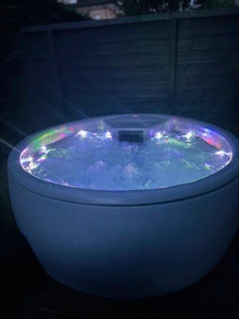 Location de vacances pour 6 personnes, avec jacuzzi ainsi que jardin et piscine à Le Bourget-du-Lac - 2