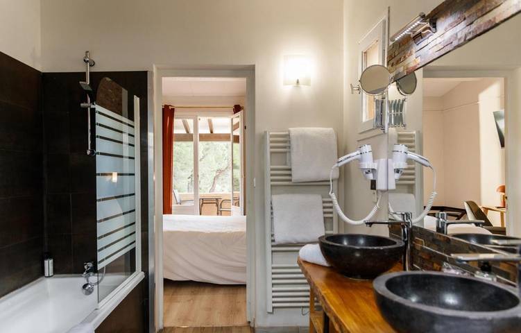 Hôtel pour 2 personnes, avec jacuzzi et jardin ainsi que sauna et piscine à Mourèze - 2