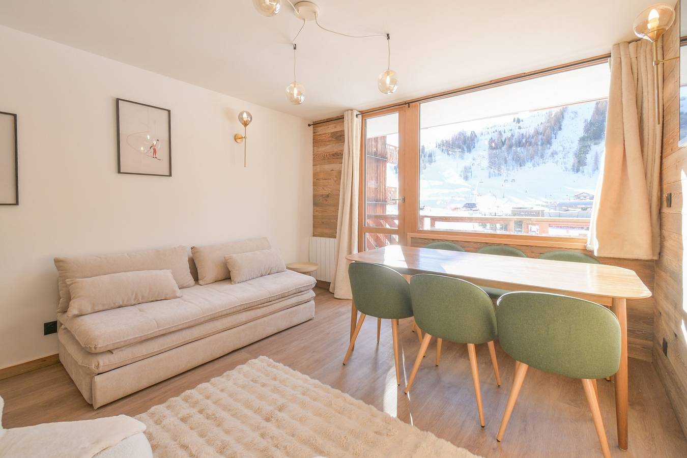 Apartamento entero, Apartamento 'Lesetoilesdelaplagne - Le Carroley' con vistas a la montaña, piscina y balcón in La Plagne, La Plagne-Tarentaise