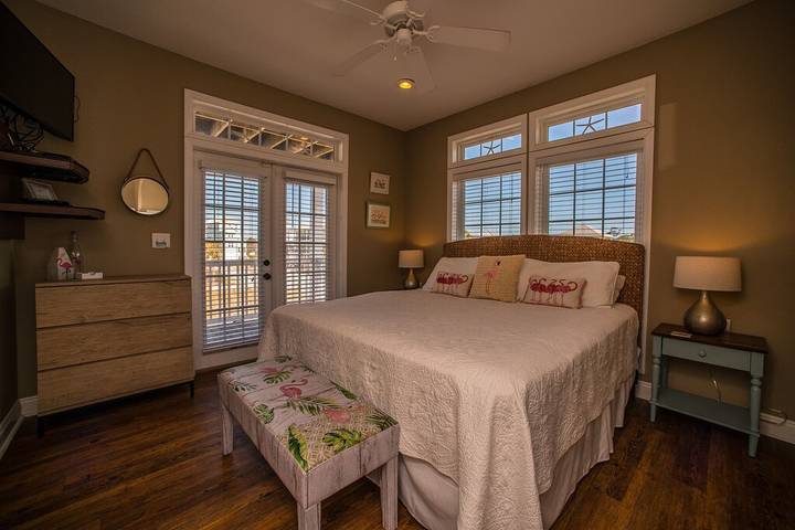 Vacation rental for 17 people, with pool and yard in Cape San Blas