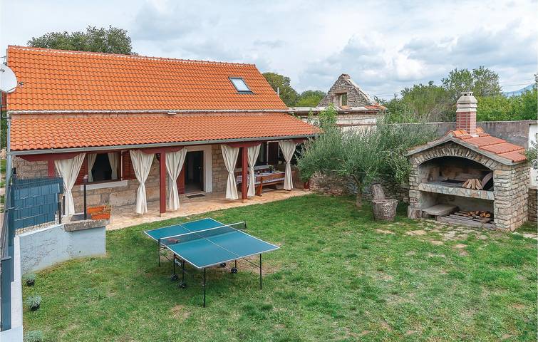 Ferienhaus für 6 Personen, mit Terrasse und Pool sowie Ausblick - 1