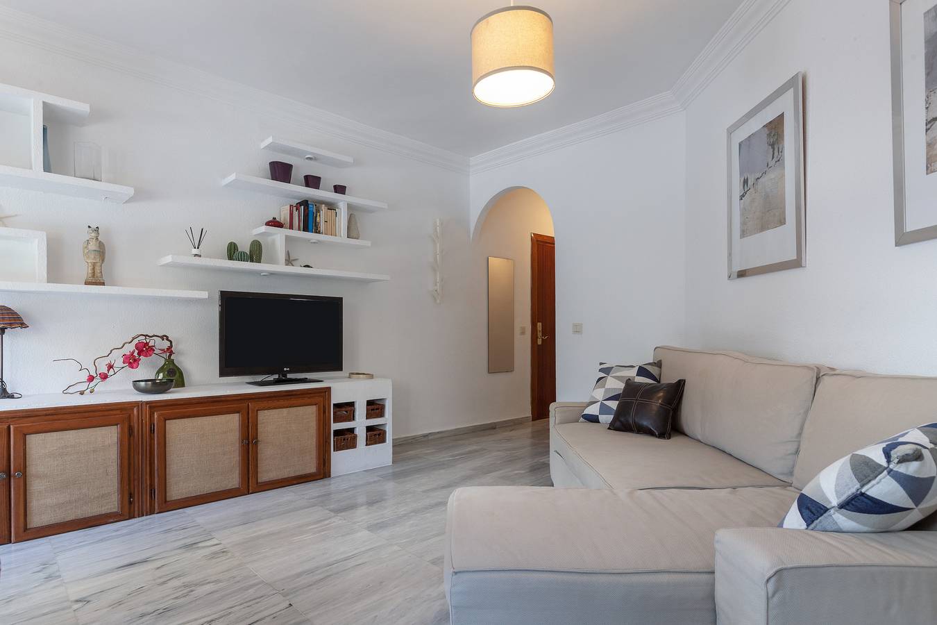 Entire apartment, "Apartamento Sol de Pueblo Quinta" with Pool, Terrace Ac & Wi-Fi in Benalmádena Costa, Benalmádena