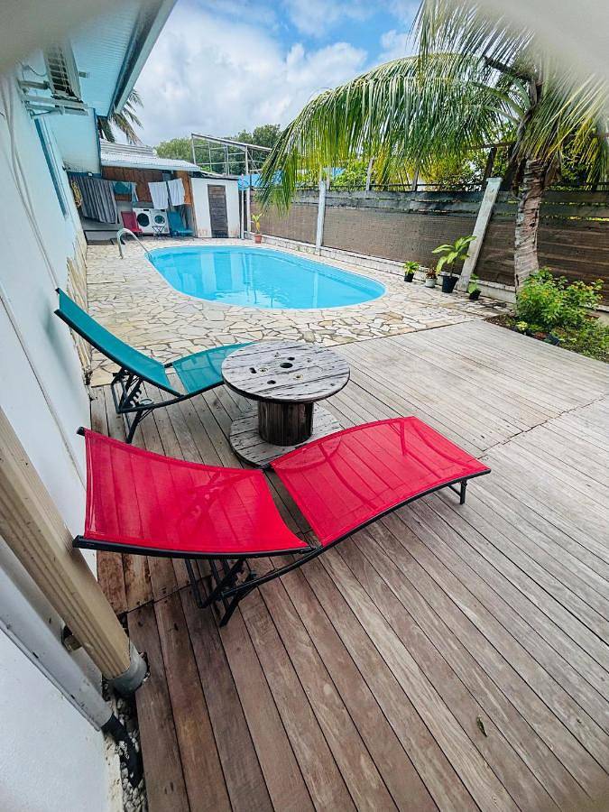 Location de vacances pour 2 personnes, avec terrasse ainsi que piscine et jardin dans Guyane française - 3