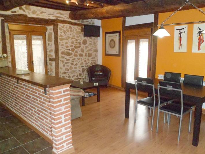 Casa rural para 6 personas, con Balcón además de Terraza y Vistas en Molinillo