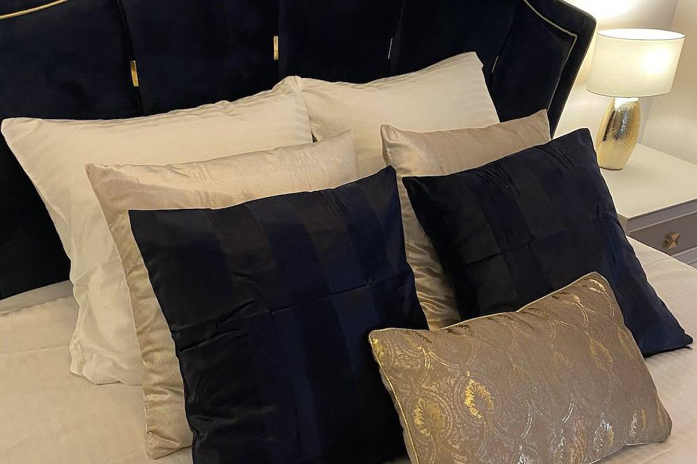 Charming and atypical castle located in town with a green park and swimming pool! in Villeurbanne, Rhône