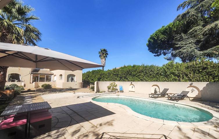 Geräumige 180 m² große Wohnung mit Pool und Annehmlichkeiten in der Nähe des Stadtzentrums von Montady in Montady, Côte d'Améthyste