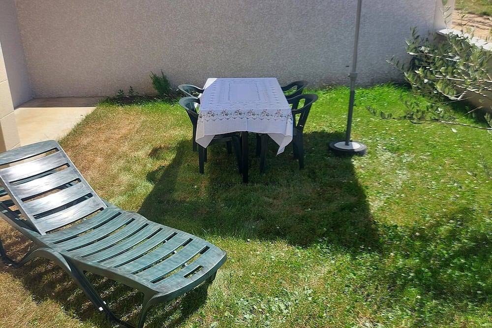 Appartement entier, Appartement T3 dans une maison individuelle + parking sécurisé in Montréal-la-Cluse, Nantua