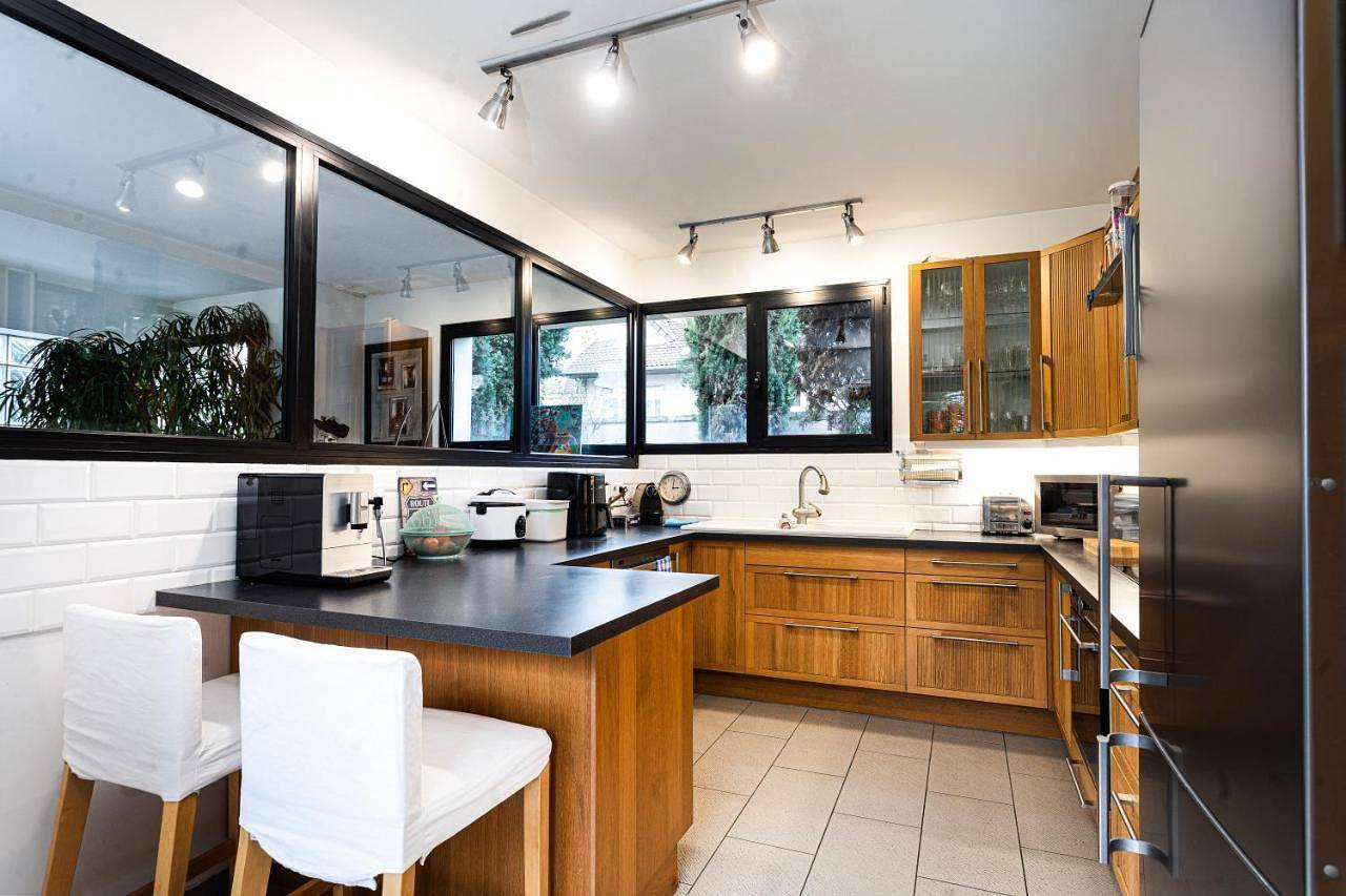 Two-Bedroom House in Châtillon, Hauts-de-Seine