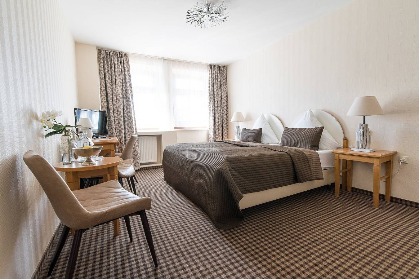 Ganze Ferienwohnung, Hotel Restaurant "Thüringer Hof" - Doppelzimmer in Bad Frankenhausen, Region Kyffhäuser