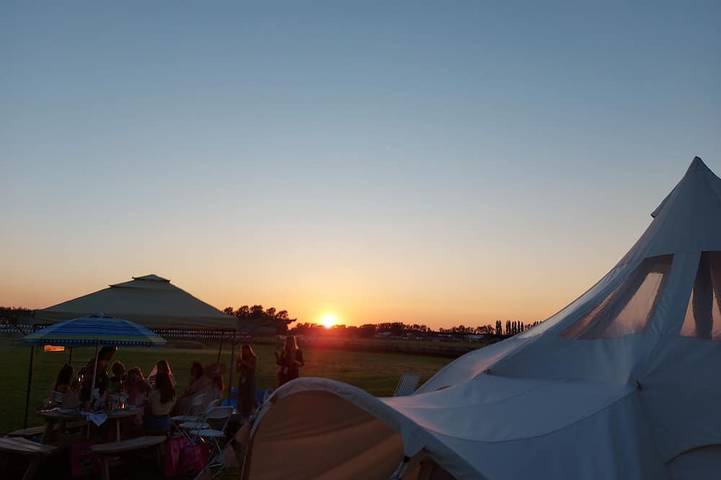 Camping for 10 people, with hot tub and terrace in Norfolk
