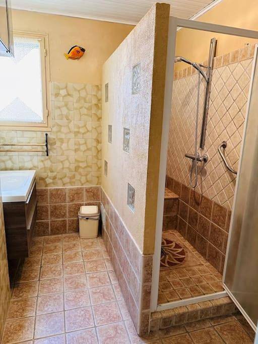Appartement entier, Two-Bedroom Apartment in Aigues-Mortes, Côte d'Améthyste