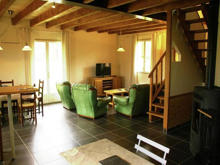 Location de vacances pour 10 personnes, avec terrasse ainsi que jardin et piscine, animaux acceptés à Loubressac - 4