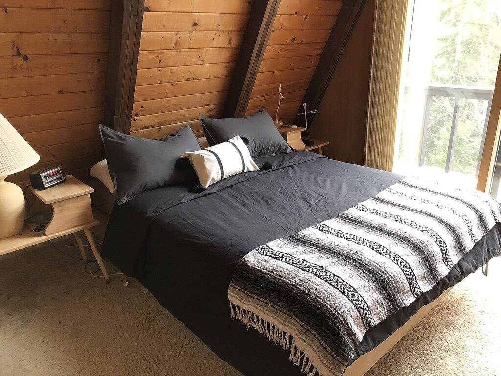 Alpines Chalet mit Außenwhirlpool, 1,6 km von den Skiliften entfernt in Dover (VT), Mount Snow