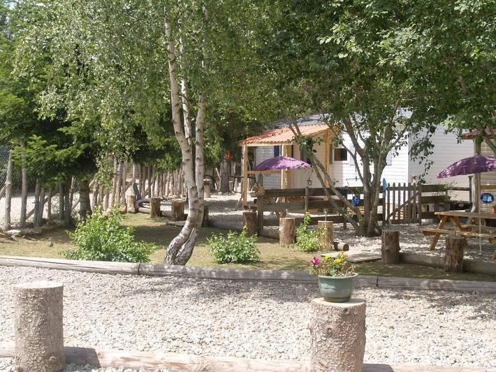 Camping pour 4 personnes, avec Balcon et Terrasse ainsi que Jardin et Vue
