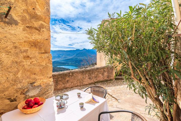 Gîte pour 6 personnes, avec terrasse à Santa-Reparata-di-Balagna
