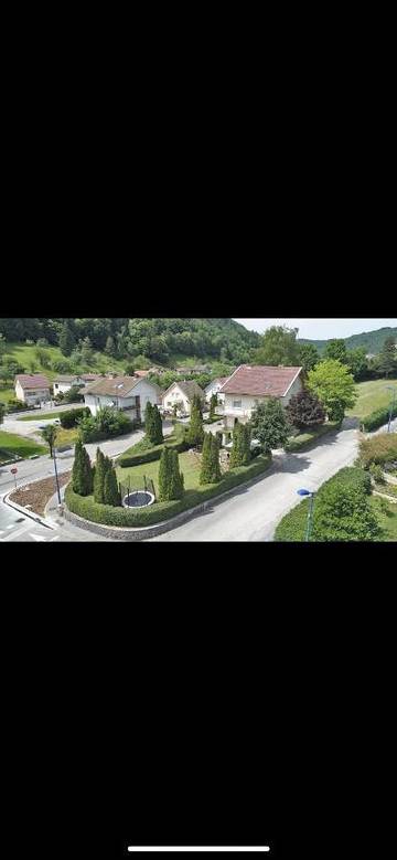 Gîte pour 6 personnes, avec vue ainsi que terrasse et jardin à Moirans-en-Montagne