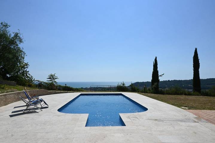 Appartamento per 6 persone, con Balcone/Terrazza e Giardino nonché Piscina a Altidona