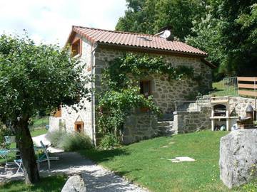 Gîte pour 3 personnes, avec terrasse à Leucamp